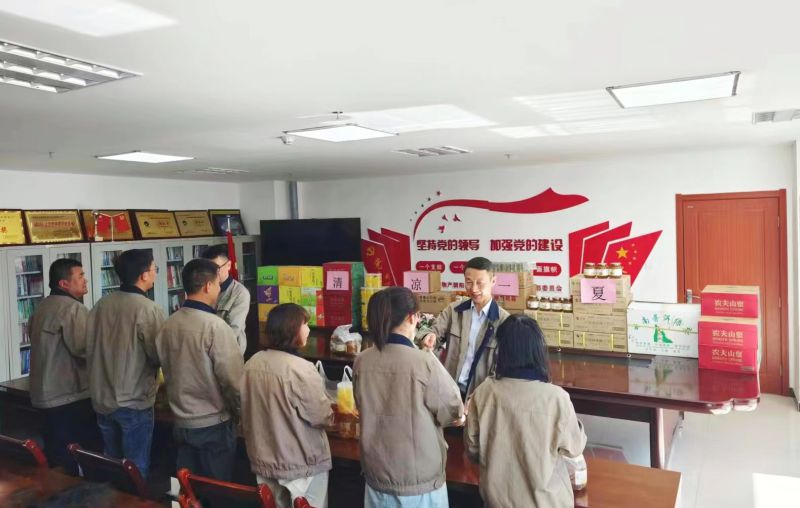 情系職工，夏送清涼&mdash;&mdash;朝物開投公司開展夏日送清涼活動(dòng)