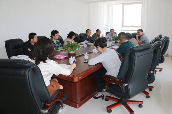 省商務(wù)廳副廳長朱小青協(xié)同西寧海關(guān)、省檢驗檢疫局一行深入企業(yè)就保稅物流中心封關(guān)運營